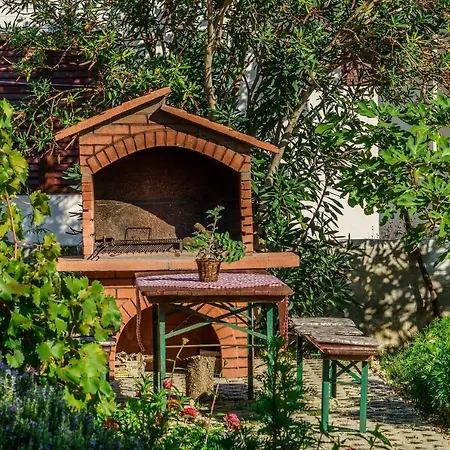 Amila-pisak Apartment